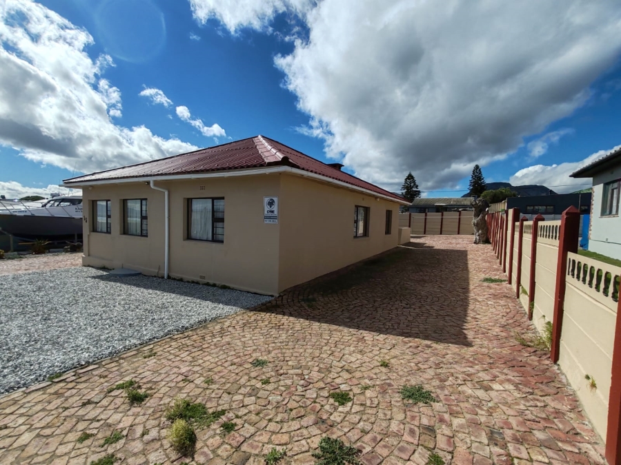 4 Bedroom Property for Sale in Gansbaai Central Western Cape